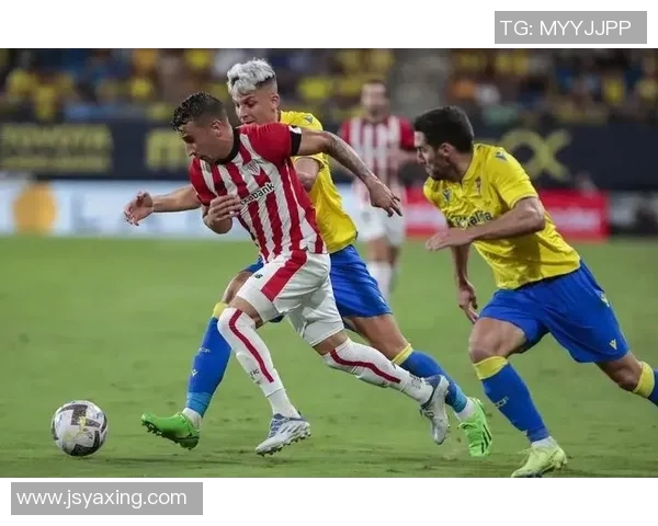 弗拉门戈与莱昂的激烈对决揭示了足球战术的魅力与球队精神的较量 弗拉门戈与莱昂的激烈对决揭示了足球战术的魅力与球队精神的较量