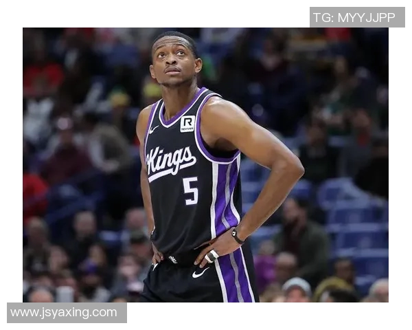 德阿隆福克斯如何在NBA赛场上崭露头角成就自己的篮球梦想