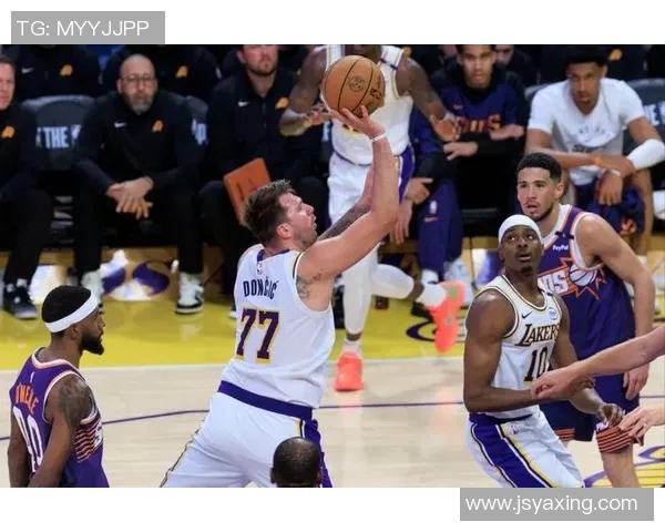 湖人与太阳季后赛对决回顾及精彩瞬间分析