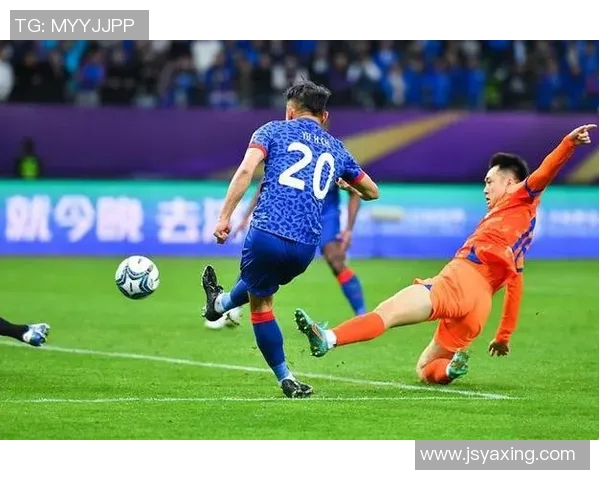 河南建业与山东鲁能泰山激战正酣谁将赢得这场焦点对决