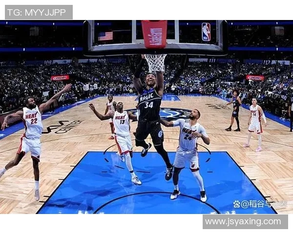 魔术队与活塞的激烈对决揭示了NBA新赛季的竞争格局与球员表现的变化